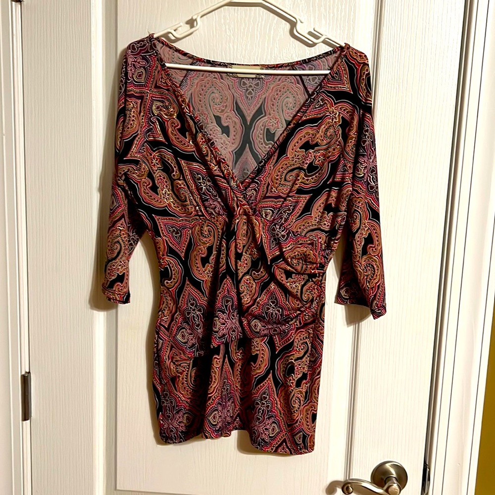 Multi-colored (purple, red, taupe, brown, black polyester spandex top.